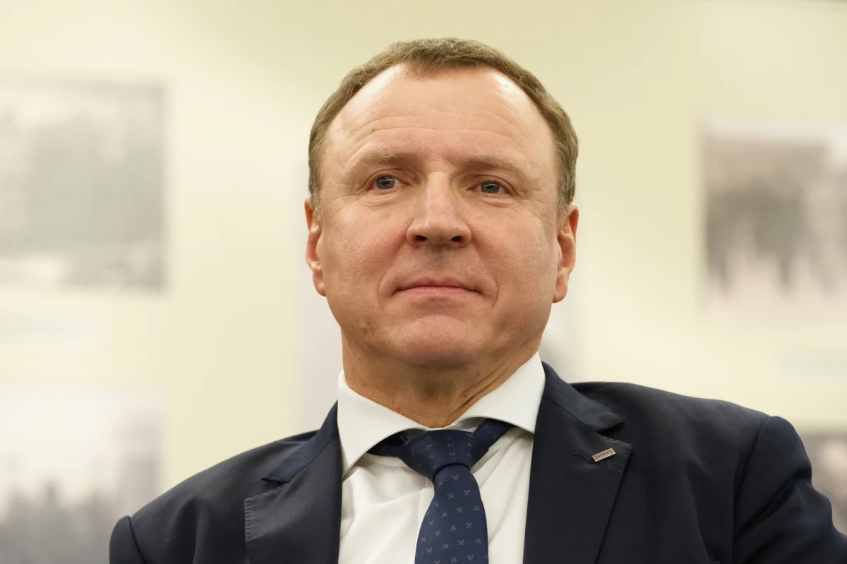 Do poniedziałku Rada Mediów Narodowych w korespondencyjnym głosowaniu ma rozstrzygnąć w sprawie odwołania prezesa TVP Jacka Kurskiego - poinformował przewodniczący Rady Krzysztof Czabański. Dodał, że z 5-osobowego składu RMN już wpłynęły 4 głosy za odwołaniem Kurskiego.