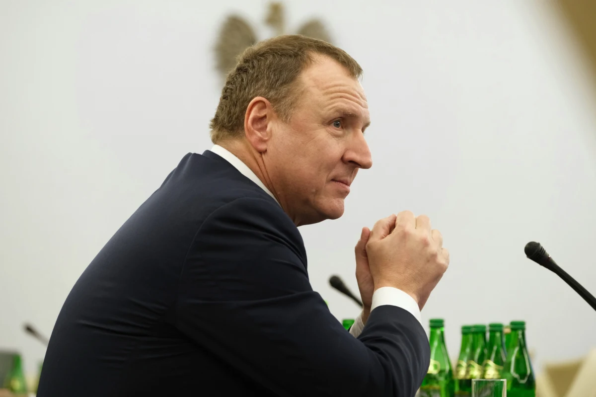 Przedstawiciel Kukiz'15 w Radzie Mediów Narodowych zagłosował za odwołaniem Jacka Kurskiego z funkcji prezesa TVP - napisał na Twitterze lider Kukiz15 Paweł Kukiz.  Według informacji PAP, głos ten oznacza, że pięciu członków Rady opowiedziało się za odwołaniem prezesa telewizji polskiej.