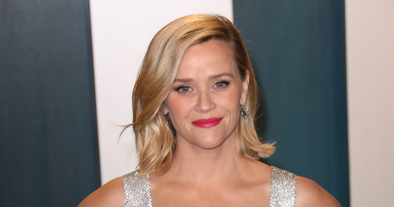 Reese Witherspoon mocno przeżyła doniesienia o skutkach tornada, które nawiedziło stan Tennessee oraz o epidemii koronawirusa. Swoimi refleksjami na ten temat postanowiła podzielić się z fanami na Instagramie. Wyznała, że wydarzenia te są dla niej źródłem trudnych emocji. "Dbajmy o siebie nawzajem i pozwólmy sobie na smutek" - napisała aktorka.