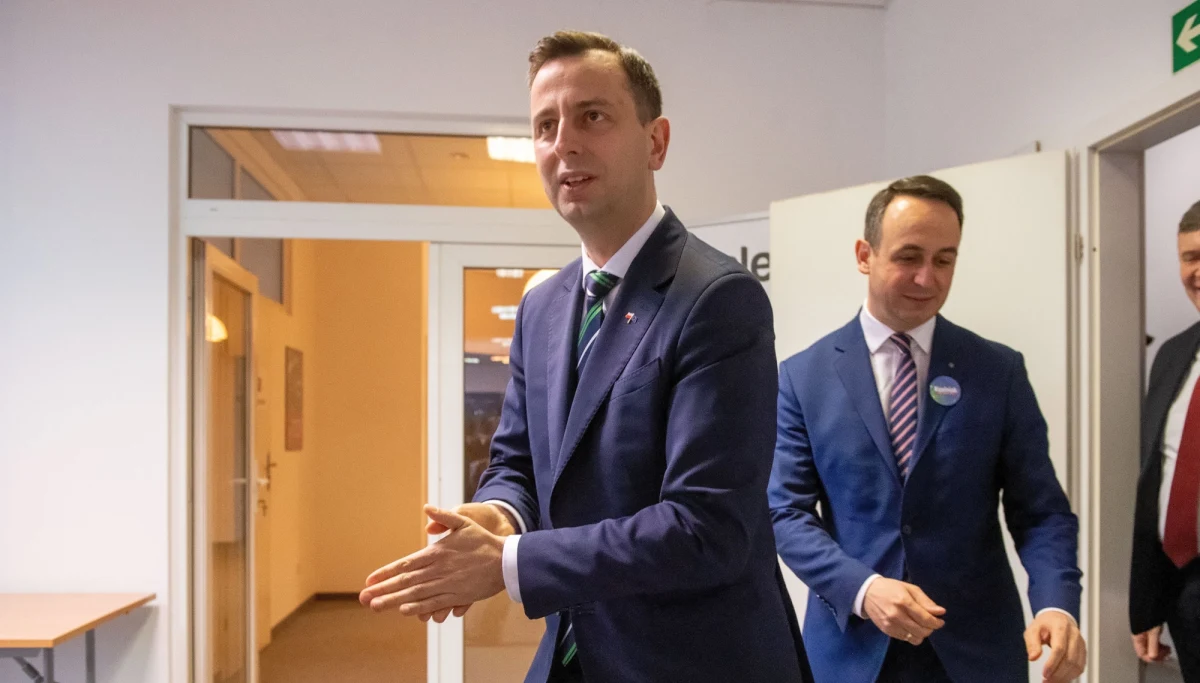 Szef PSL i kandydat w wyborach prezydenckich Władysław Kosiniak-Kamysz wezwał swoich kontrkandydatów do podpisania "Paktu na rzecz zdrowia". Dokument zakłada przeznaczenia 6,8 proc. PKB na służbę zdrowia, przewiduje również darmowe szczepienia i leki dla dzieci. 