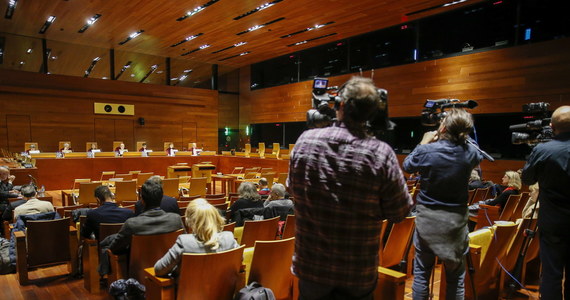 Przed unijnym trybunałem w Luksemburgu odbyła się rozprawa w sprawie wniosku Komisji Europejskiej o zawieszenie działalności Izby Dyscyplinarnej Sądu Najwyższego. Chodzi o tzw. środek tymczasowy zabezpieczający, który ma zamrozić obowiązujące już sporne zapisy systemu dyscyplinującego sędziów do czasu wydania ostatecznego orzeczenia. 