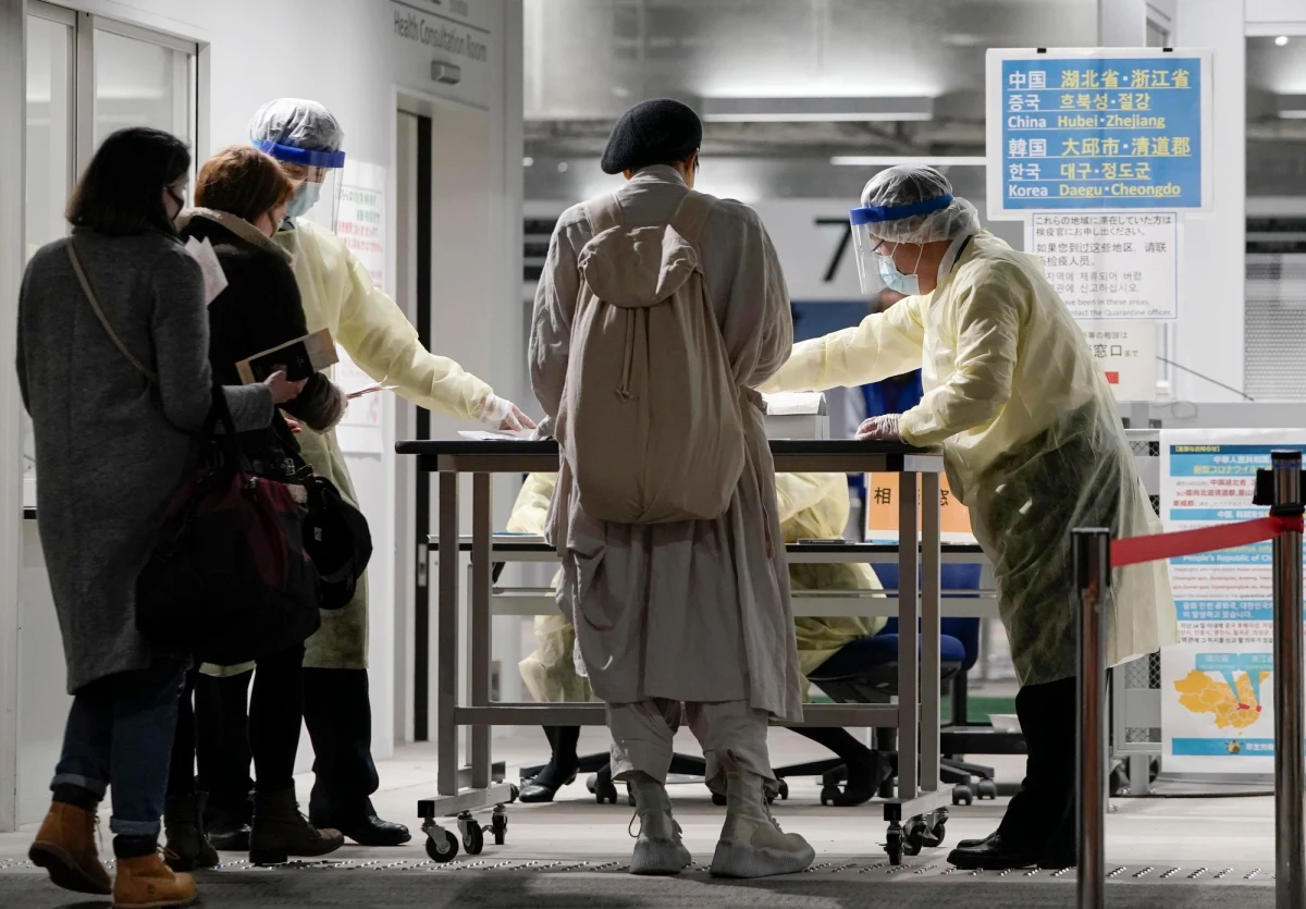 Specjalnym rejsem linii lotniczych Air Koryo ewakuowano ze stolicy Korei Północnej Pjongjangu do Władywostoku na rosyjskim Dalekim Wschodzie zagranicznych dyplomatów. Ich ewakuacja ma związek z koronawirusem. Nieoficjalnie mówi się o kilkudziesięciu osobach. 