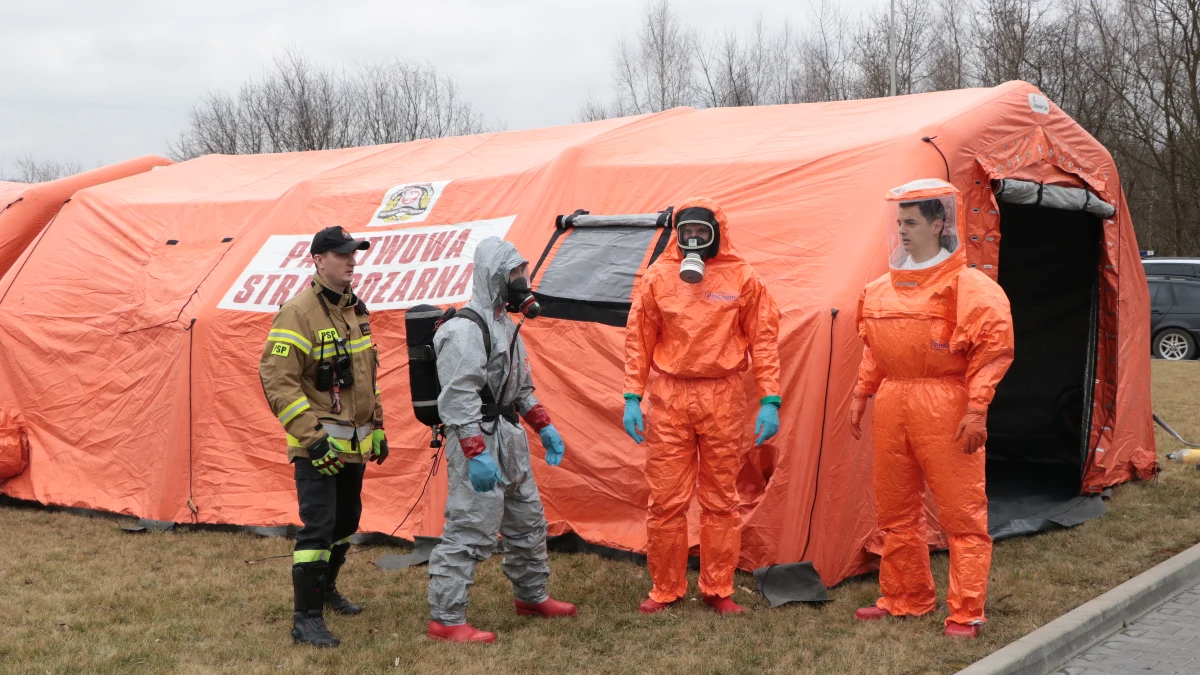 Do tej pory potwierdzono 31 przypadków koronawirusa w Polsce. Najwięcej, bo aż 8 odnotowano w województwie śląskim. Po czterech zakażonych jest w szpitalach w Warszawie i Wrocławiu. Stan kilku pacjentów jest określany jako ciężki. W środę poinformowano również o pierwszym przypadku zakażenia u dziecka. Na całym świecie koronawirusa odnotowano w 121 krajach, w sumie to ponad 124 tysięcy zachorowań. COVID-19 spowodował śmierć ponad 4,5 tys. osób. 