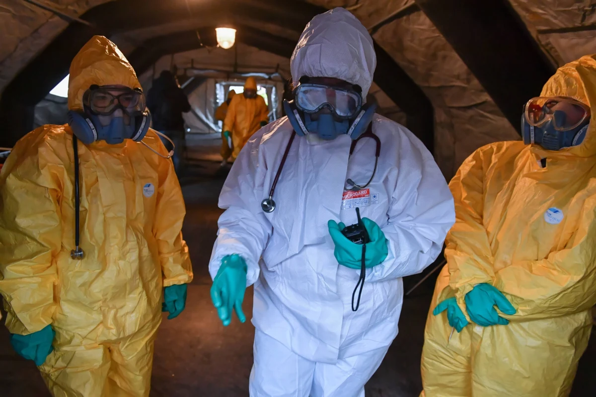 W szpitalu im. S. Żeromskiego w Krakowie na oddziale zakaźnym przebywa ponad 60-letni pacjent zarażony koronawirusem - potwierdził reporterowi RMF FM dyrektor szpitala Jerzy Friediger. 60-latek to pierwsza osoba, u której potwierdzono zarażenie w Krakowie. Jak poinformował dyrektor szpitala - mężczyzna w ostatnim czasie przebywał w północnych Włoszech. W całym kraju hospitalizowanych jest już 168 osób, 932 zostało poddanych domowej kwarantannie, a 7122 objęte nadzorem sanepidu.