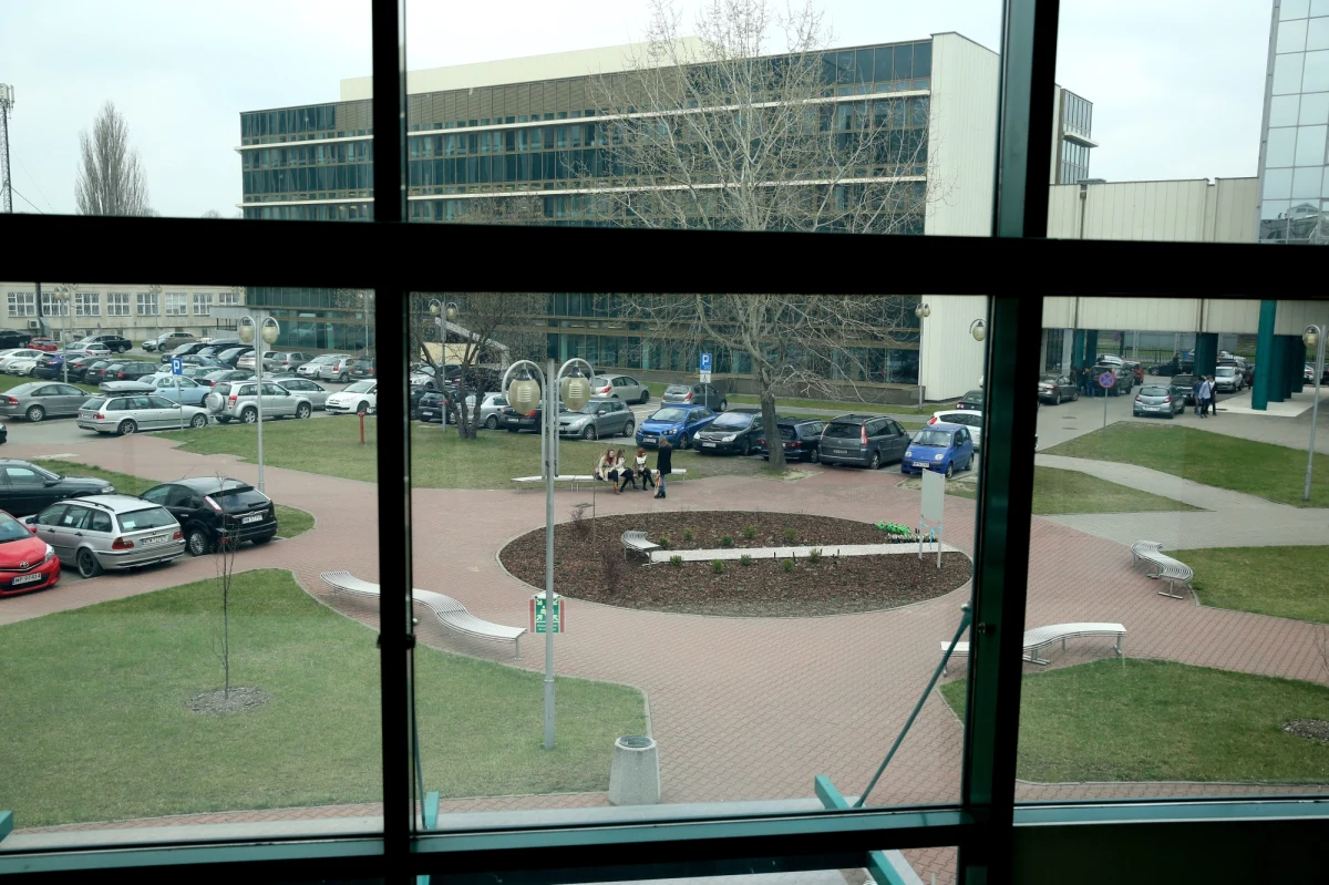 Wykłady dla studentów na Warszawskim Uniwersytecie Medycznym zostały odwołane. Tak zarządził rektor uczelni z powodu zagrożenia koronawirusem.