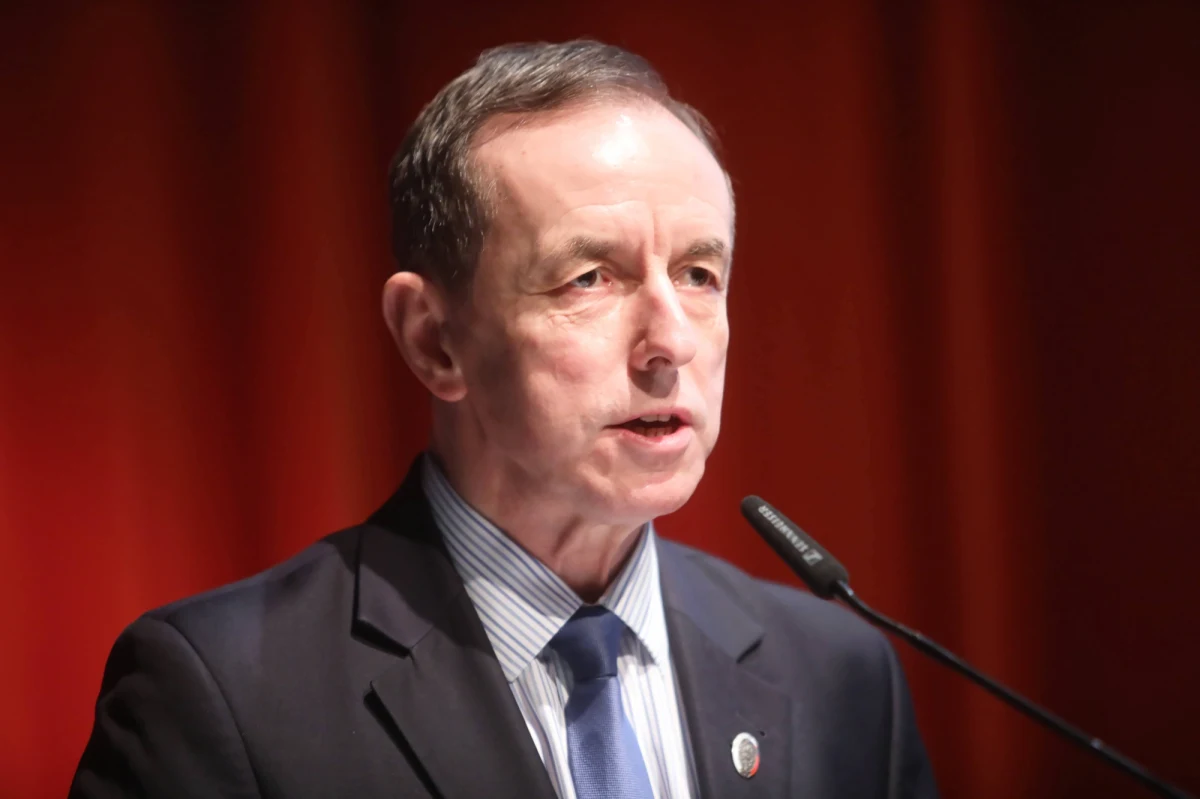 "W poczuciu odpowiedzialności poddałem się badaniu na obecność koronawirusa i upubliczniam jego wynik: koronawirusa nie wykryto" - poinformował na Twitterze marszałek Senatu Tomasz Grodzki. Wezwał też rzecznika sztabu prezydenta Andrzeja Dudy - Adama Bielana - by nie siał paniki.