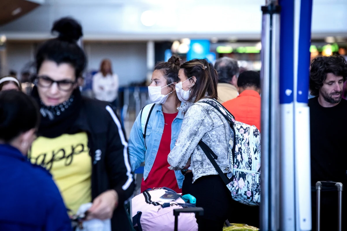 Dla milionów studentów w Stanach Zjednoczonych rozpoczyna się przerwa wiosenna. Eksperci obawiają się w związku z tym gwałtownego przyrostu zachorowań z powodu koronawirusa. "Można to porównać do orkanu" – ostrzega burmistrz hrabstwa Miami Carlos Gimenez. W USA koronawirusem zaraziło się do tej pory ponad 600 osób, 22 pacjentów zmarło.