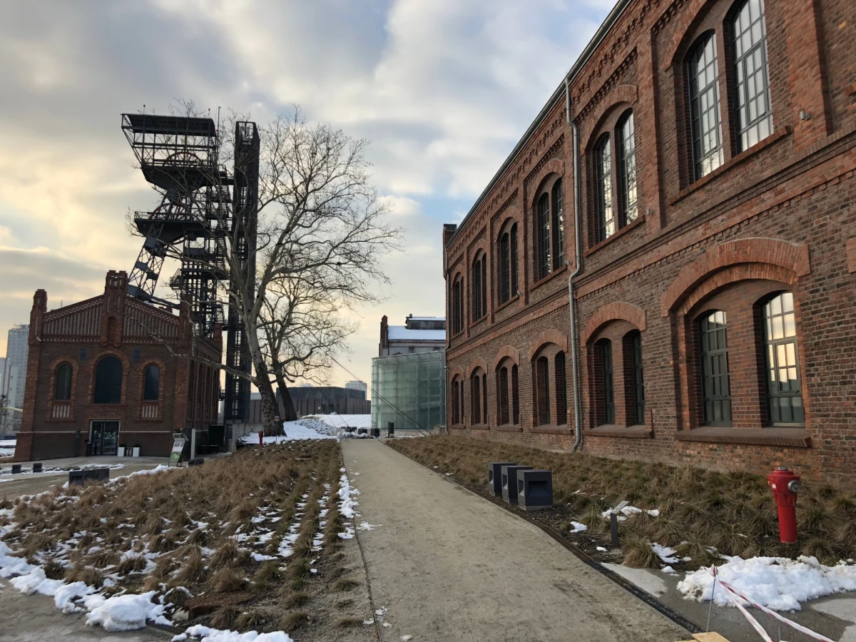 Najniższy poziom podziemnej siedziby Muzeum Śląskiego w Katowicach nie będzie dostępny dla publiczności z powodu zagrożenia budowlanego. Taką informację przekazał pełniący obowiązki dyrektora tej placówki.
