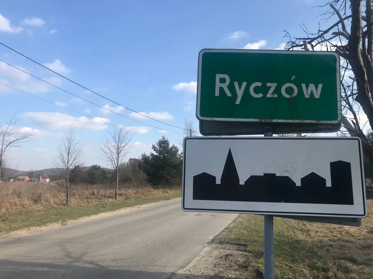 Dziś mija termin zgłaszania uwag do planowanej trasy Kolei Dużych Prędkości. To linie, które mają prowadzić do Centralnego Portu Lotniczego między Warszawą i Łodzią. Jedną z takich tras wytyczono przez Ryczów na terenie Jury Krakowsko-Częstochowskiej. Mieszkańcy są przeciwni inwestycji w tym miejscu.
