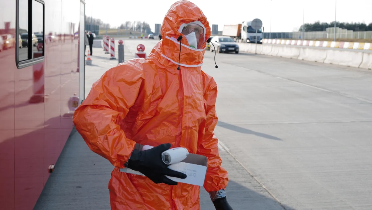 Za nieprzestrzeganie kwarantanny grozi mandat karny w wysokości 5 tys. zł – informuje we wtorek na swoim profilu w mediach społecznościowych Ministerstwo Zdrowia. Resort wyjaśnia w dostępnych tam materiałach m.in. czym jest kwarantanna, na kogo jest nakładana i na jak długo.