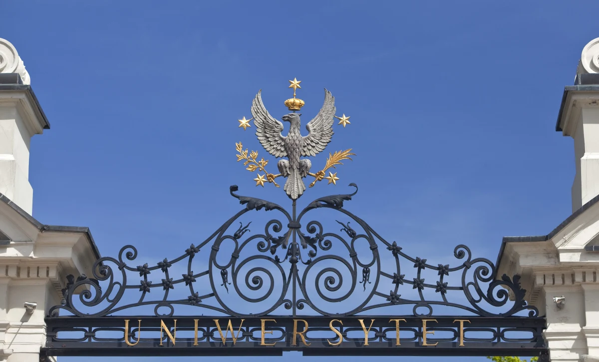 Rektor Uniwersytetu Warszawskiego Marcin Pałys wydał zarządzenie o odwołaniu do 14 kwietnia wykładów i zajęć dla studentów oraz doktorantów. Podjął też decyzję o wstrzymaniu przyjazdu gości zagranicznych na Uniwersytet Warszawski. 