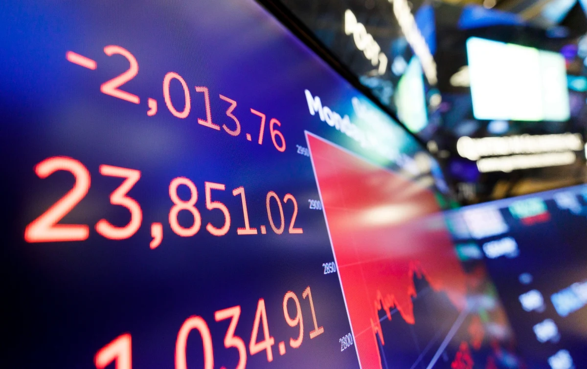 Spadki na giełdzie związane z epidemią nowego koronawirusa zrzuciły Mukesha Ambaniego z pozycji najbogatszej osoby w Azji. Przez kryzys indyjski miliarder stracił 5,8 mld USD. Numerem jeden został właściciel grup Alibaba Jack Ma.