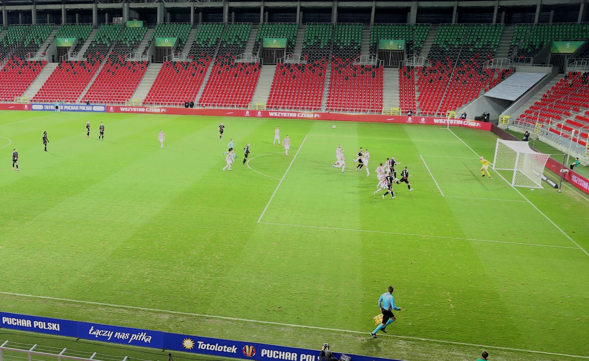 Zgodnie z prawem, organizator imprezy masowej odwołanej z powodu koronawirusa powinien zwrócić pieniądze za bilety – podkreśla Urząd Ochrony Konkurencji i Konsumentów. W razie problemów pomocą będą służyć rzecznicy konsumentów.