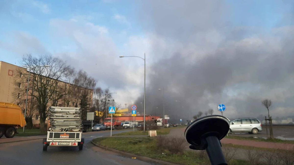 Jedna osoba zginęła, pięć zostało rannych w pożarze huty szkła przy ulicy Jagiełły w Działdowie w woj. warmińsko-mazurskim. Doszło tam do wycieku szklanej surówki. Kłęby dymu widać było z kilku kilometrów.