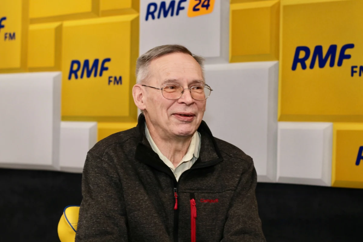 "Dla niektórych koronawirus jest przerażający. Ruch światowy powoduje, że na jednym końcu jest katar, który pojawi się na drugim końcu. Boimy się, że jest obcy" - mówi Włodzimierz Gut, doradca Głównego Inspektora Sanitarnego. "Do dziewiątego roku życia koronawirus nie ma przebiegów ciężkich. Do czterdziestego roku życia ryzyko jest niewielkie" - dodaje. 