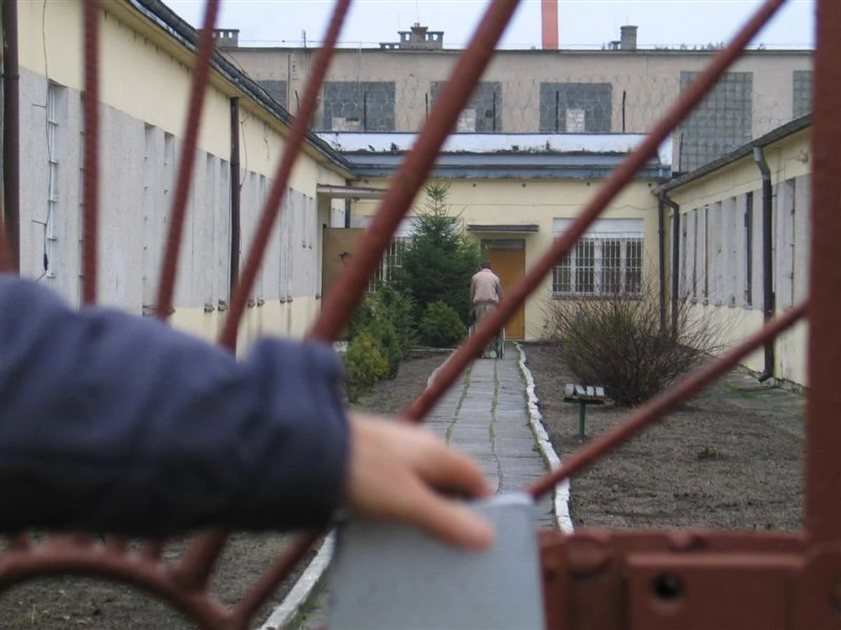 Najwyższa Izba Kontroli zaskarżyła decyzje prokuratury o odmowie wszczęcia śledztwa w sprawie podejrzeń nieprawidłowości w sztandarowym programie ministerstwa sprawiedliwości "Praca dla więźniów" - dowiedział się reporter RMF FM Krzysztof Zasada. Do śledczych po kontroli NIK trafiło 15 zawiadomień o możliwości przestępstwa. 