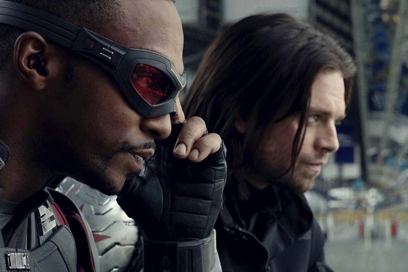 Nie mają szczęścia twórcy przygotowywanego dla platformy Disney+ serialu "The Falcon and the Winter Soldier". Nie tak dawno temu trzęsienie ziemi przerwało planowane zdjęcia na Puerto Rico. Teraz produkcja znów została wstrzymana z powodu epidemii koronawirusa, która dotknęła Pragę, gdzie ekipa miała spędzić tydzień.