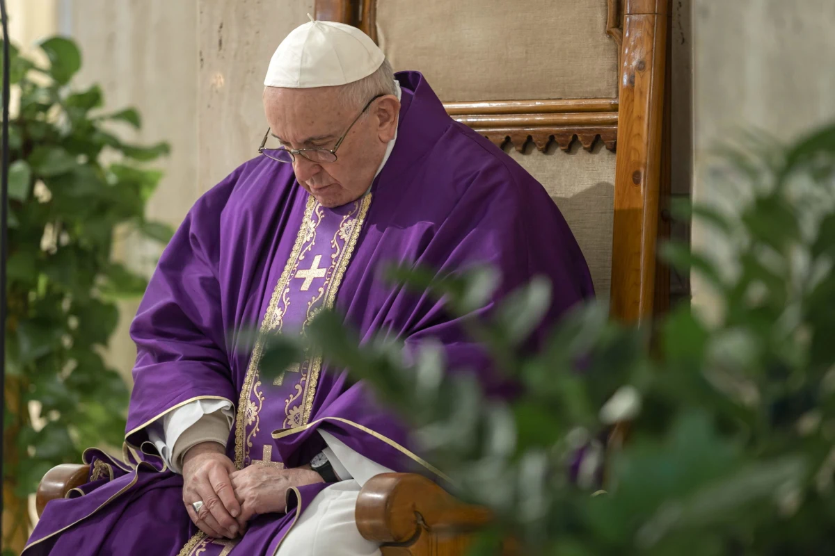 W bibliotece Pałacu Apostolskiego w Watykanie odbyła się pierwsza papieska audiencja generalna bez udziału wiernych. Transmitowały ją watykańskie media. Plac Świętego Piotra został zamknięty. 