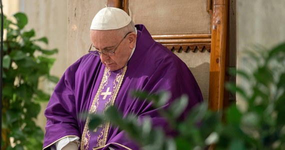 W bibliotece Pałacu Apostolskiego w Watykanie odbyła się pierwsza papieska audiencja generalna bez udziału wiernych. Transmitowały ją watykańskie media. Plac Świętego Piotra został zamknięty. 