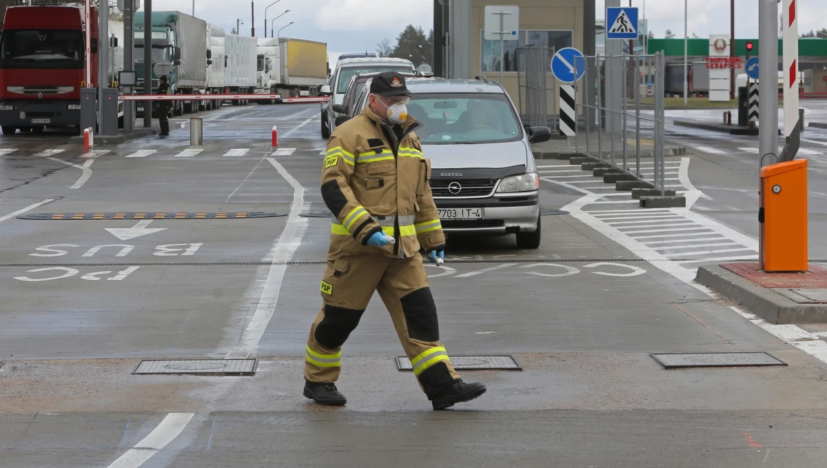 Ministerstwo Zdrowia poinformowało o dwóch nowych przypadkach zakażenia koronawirusem. Wirusa wykryto u dziecka w Cieszynie i młodej kobiety w Łodzi.