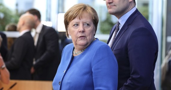 Większość ludzi zakazi się koronawirusem, naszym celem jest spowolnienie jego rozprzestrzeniania się - powiedziała w środę kanclerz Niemiec Angela Merkel na poświęconej epidemii konferencji prasowej w Berlinie.