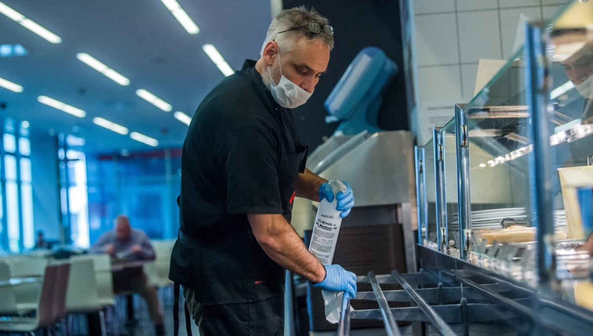 Rząd Węgier wprowadził stan zagrożenia w związku z epidemią koronawirusa na całym terytorium kraju; będzie on obowiązywać do odwołania – ogłosił w środę minister kierujący kancelarią premiera Gergely Gulyas.