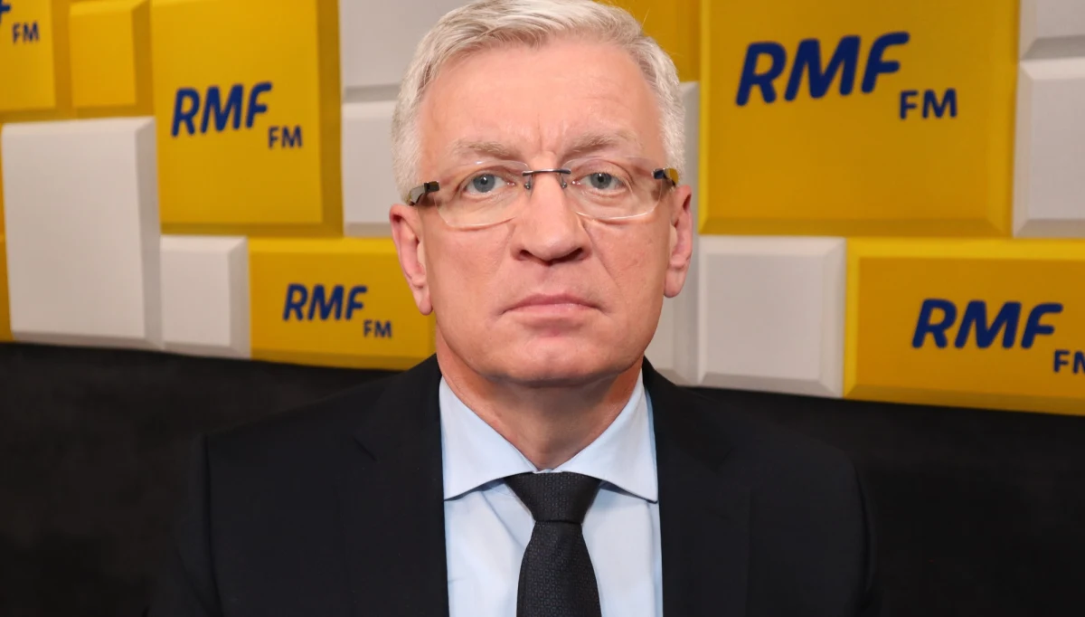 "Mamy tylko na 3 dni zapas masek i strojów ochronnych. Mamy nadzieję, że dostaniemy więcej poprzez wojewodę z Agencji Rezerw Materiałowych. W innym przypadku lekarze nie będą kontynuować pracy" - mówił w Popołudniowej rozmowie w RMF FM prezydent Poznania Jacek Jaśkowiak. Powiedział, że jego zdaniem wszyscy samorządowcy mają ten problem, "tylko jest pytanie, czy są to zapasy na 2 czy na 4 dni". Przyznał także, że brakuje respiratorów. "W szpitalu zakaźnym mamy 61 sztuk, ale one są potrzebne też w innych przypadkach, nie tylko do koronawirusa" - mówił.