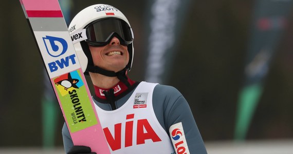 Piotr Żyła zajął drugie miejsce w kwalifikacjach do czwartkowego konkursu skoków narciarskich w Trondheim, zaliczanego do Pucharu Świata i cyklu Raw Air. Wygrał Japończyk Ryoyu Kobayashi. Dziesiąty był Kamil Stoch, który utrzymał prowadzenie w norweskim turnieju.