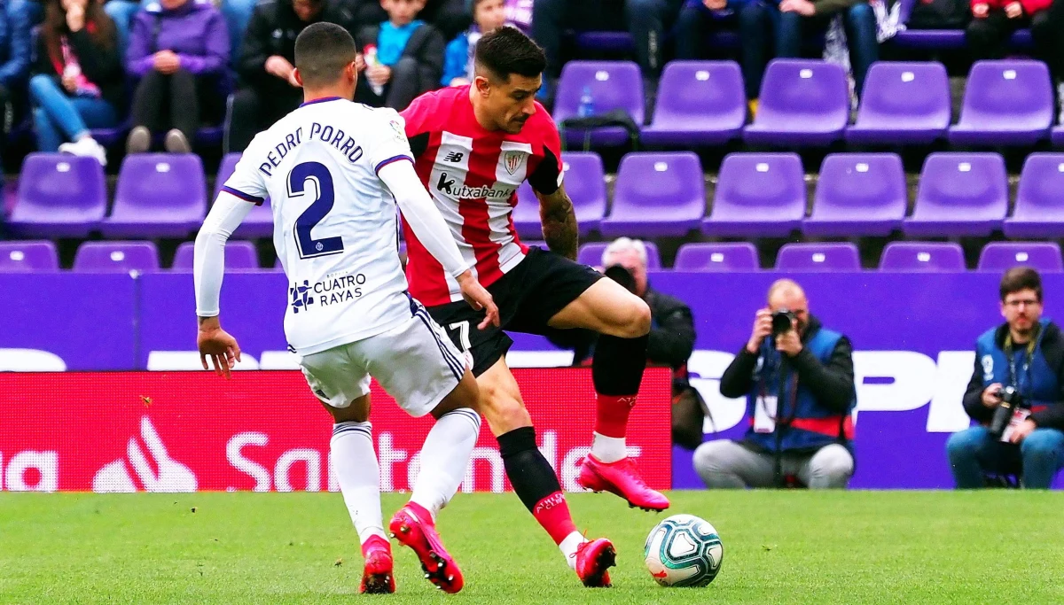 Finałowy mecz piłkarskiego Pucharu Hiszpanii, który miał się odbyć 17 kwietnia w Sewilli między drużynami Athletic Bilbao i Real Sociedad San Sebastian, został przełożony z uwagi na epidemię koronawirusa - postanowiła tamtejsza federacja. 