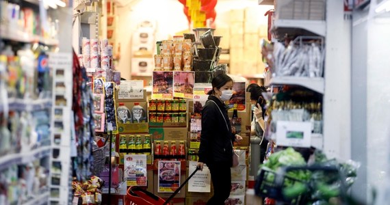 Premier Włoch Giuseppe Conte poinformował w orędziu do narodu o decyzji rządu o zamknięciu wszystkich sklepów i punktów usługowych, barów i restauracji. Otwarte będą tylko te najważniejsze - z żywnością i artykułami pierwszej potrzeby oraz apteki.
