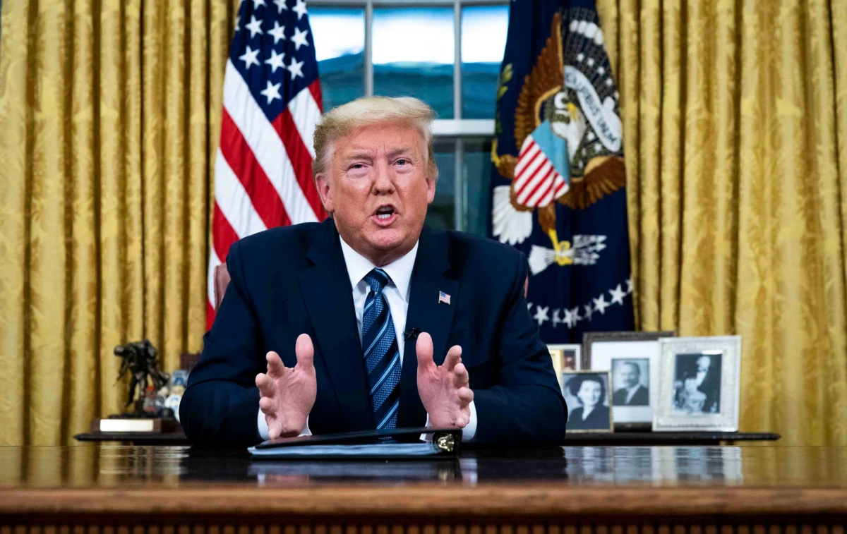 Od północy w piątek na 30 dni zawieszone zostaną wszystkie przyjazdy z Europy do Stanów Zjednoczonych - powiedział prezydent USA Donald Trump w orędziu poświęconym głównie koronawirusowi. Wygłosił je w Gabinecie Owalnym. Zakaz nie będzie obejmował Wielkiej Brytanii.