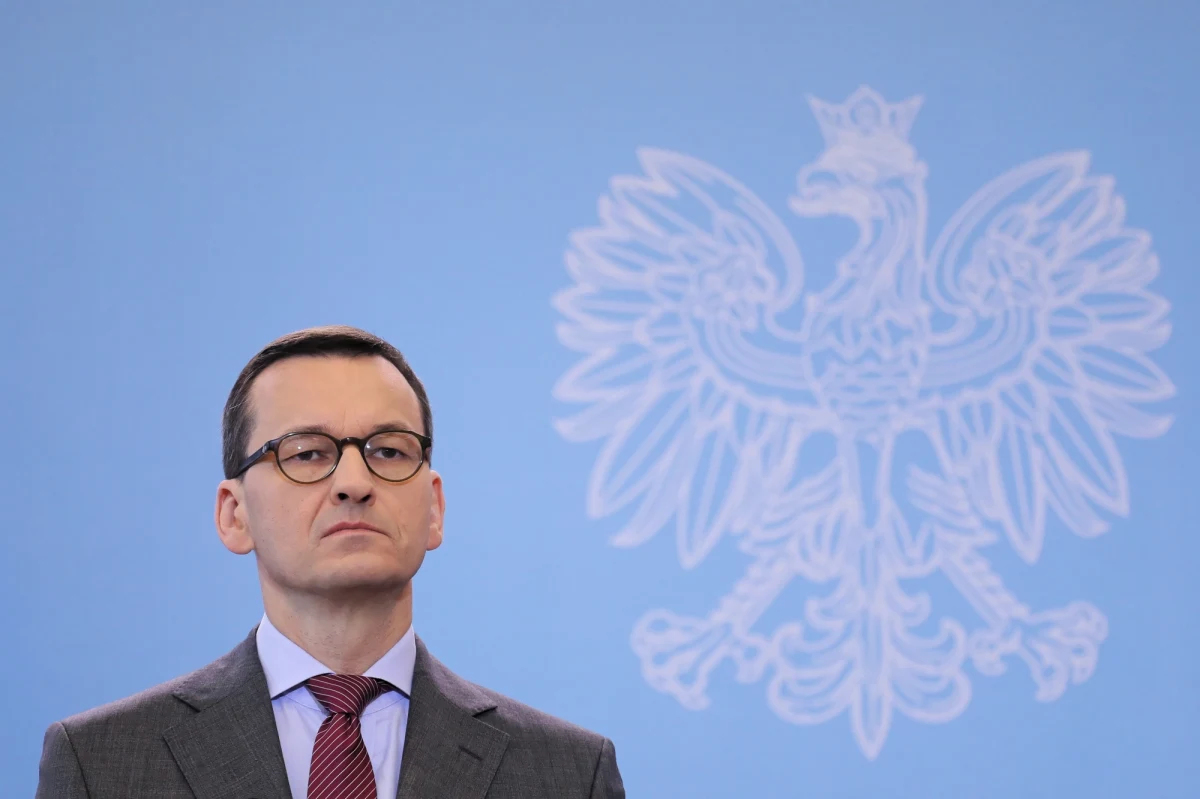 Mateusz Morawiecki będzie dziś rozmawiał z ambasadorami Polski na całym świecie - dowiedział się reporter RMF FM Patryk Michalski. Wideokonferencja będzie dotyczyła zagrożenia koronawirusem i ewentualnych zachorowań Polaków na świecie. 