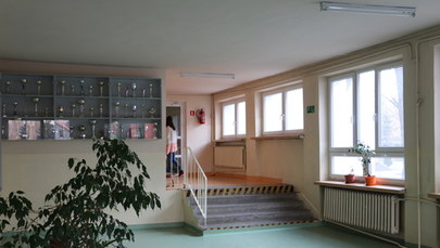 Warszawa: Nauczyciel szkoły podstawowej zakażony koronawirusem
