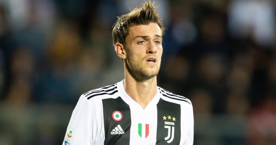 Piłkarz Juventusu Turyn Daniele Rugani jest zarażony koronawirusem - potwierdził w środę wieczorem włoski klub. Bramkarzem mistrza Włoch jest Wojciech Szczęsny. "Aktywowaliśmy od razu wszystkie procedury izolacyjne" - napisano w oświadczeniu.