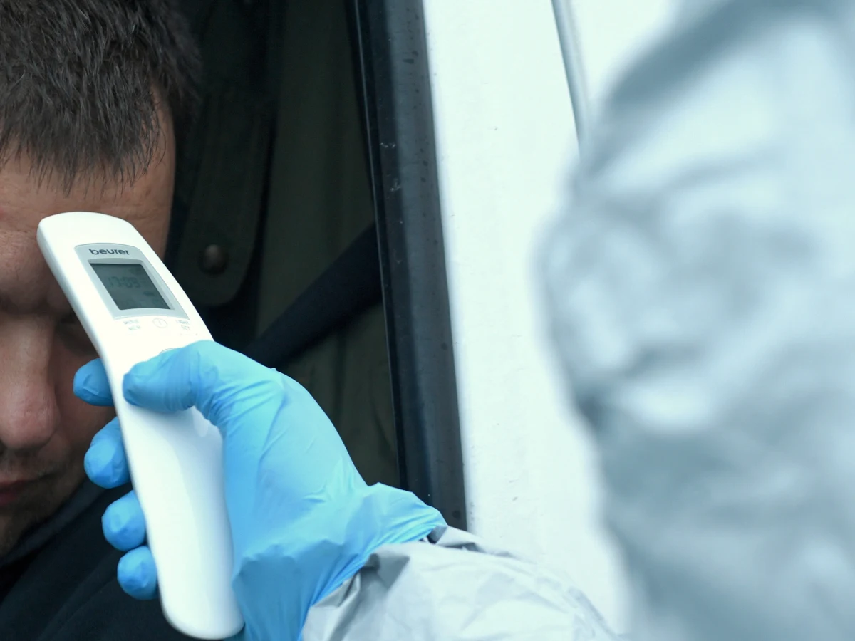 Zajęcia dydaktyczne w szkołach i uczelniach wyższych zawieszone na dwa tygodnie; odwołane imprezy masowe i zawieszona działalność instytucji kultury, w tym teatrów, kin i muzeów. To niektóre z decyzji podjętych przez rząd na posiedzeniach zespołu zarządzania kryzysowego.