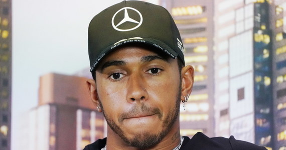 Mistrz świata Formuły 1 Lewis Hamilton uznał za szokujące, że mimo pandemii koronawirusa trwają przygotowania do niedzielnego wyścigu Grand Prix Australii w Melbourne, który ma zainaugurować tegoroczny sezon. Zasugerował, że dla organizatorów ważniejsze są pieniądze niż zdrowie.
