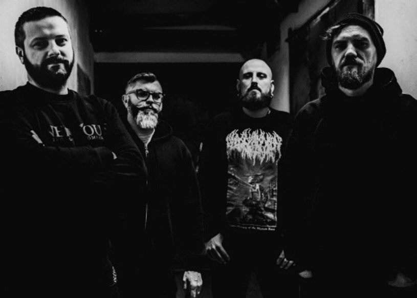 Warszawska grupa Czerń podpisała umowę z Selfmadegod Records i szykuje się do wydania nowego materiału.
