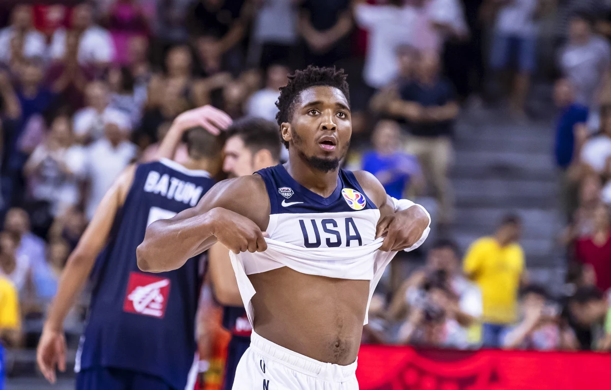 Reprezentant USA Donovan Mitchell z Utah Jazz jest drugim koszykarzem NBA, u którego stwierdzono zakażenie koronawirusem. Wcześniej pozytywny wynik dały badania u jego klubowego kolegi Francuza Rudy'ego Goberta. Z powodu pandemii COVID-19 władze ligi zawiesiły sezon.