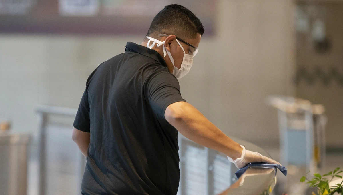 Prezydent Filipin Rodrigo Duterte ogłosił w czwartek 30-dniowy zakaz podróży z i do stolicy kraju Manili. Zakaz wejdzie w życie w niedzielę. To część serii drastycznych działań mających na celu zahamowanie epidemii Covid-19.