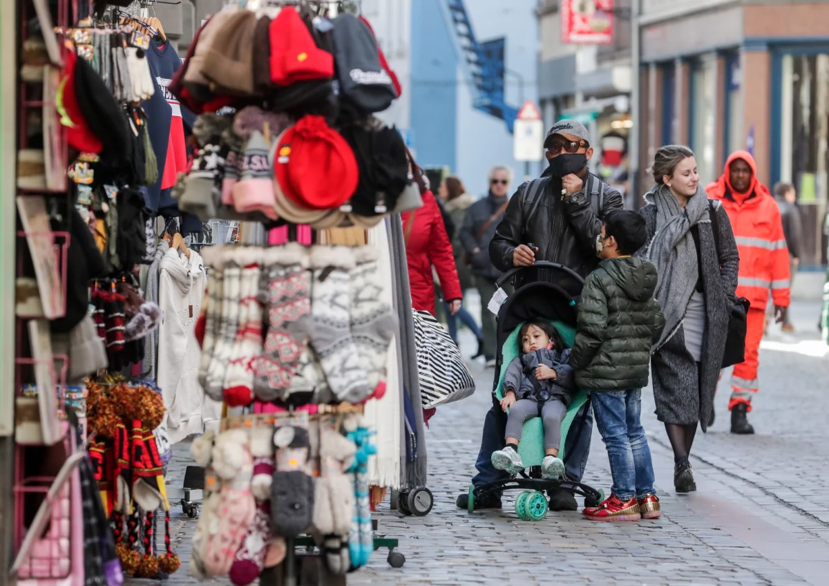 Belgia, która do tej pory ociągała się z wprowadzeniem drastycznych środków, by walczyć z koronawirusem, zdecydowała o zawieszeniu do 3 kwietnia zajęć w szkołach. Tę decyzję podjęła w nocy Narodowa Rada Bezpieczeństwa. 