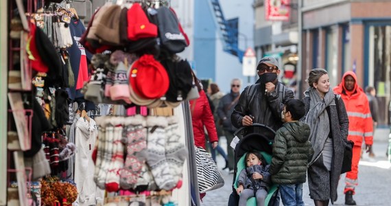 Belgia, która do tej pory ociągała się z wprowadzeniem drastycznych środków, by walczyć z koronawirusem, zdecydowała o zawieszeniu do 3 kwietnia zajęć w szkołach. Tę decyzję podjęła w nocy Narodowa Rada Bezpieczeństwa. 