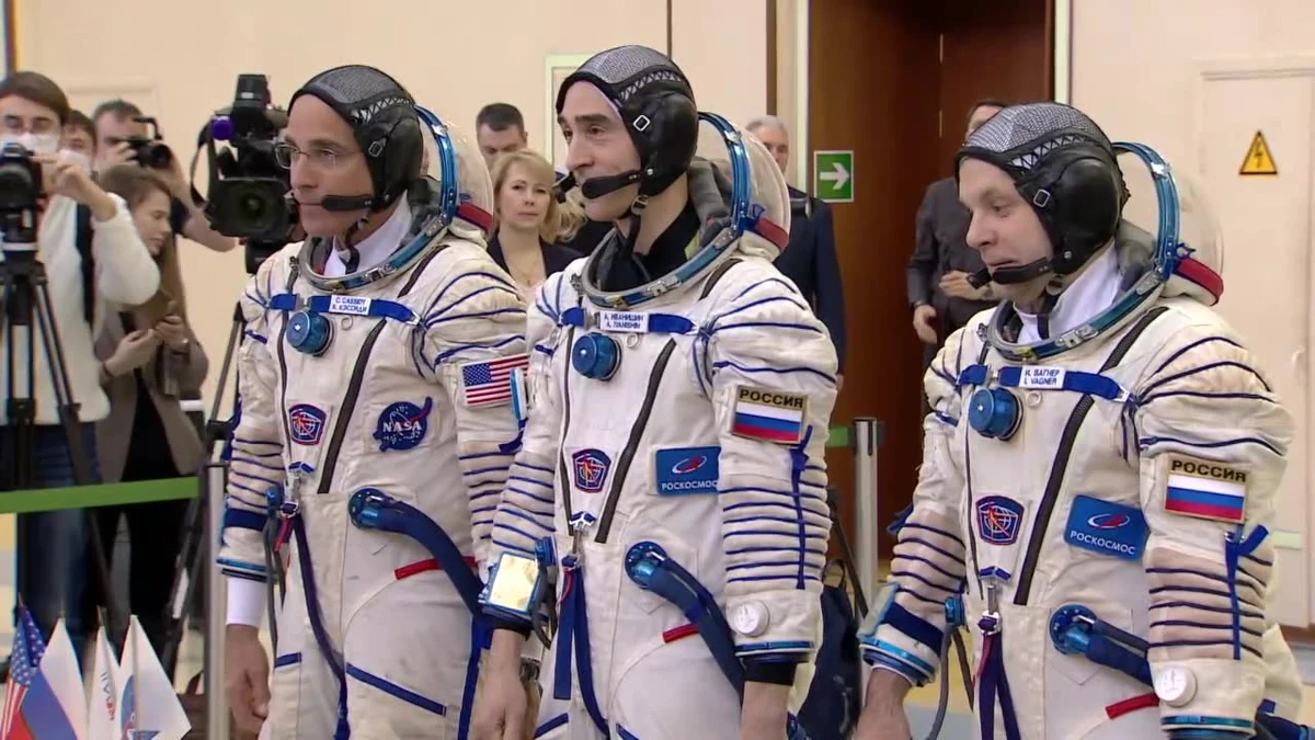 Członkowie misji 63 na Międzynarodową Stację Kosmiczną (ISS) rozpoczęli ostatnie ćwiczenia praktyczne przed lotem w Centrum Szkolenia Kosmonautów in. Jurija Gagarina w Gwiezdnym Miasteczku pod Moskwą.