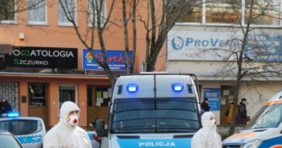 Policyjna akcja poszukiwania pacjenta z podejrzeniem koronawirusa. Mężczyzna opuścił szpital w Białymstoku. Funkcjonariusze namierzyli go w centrum miasta. 
