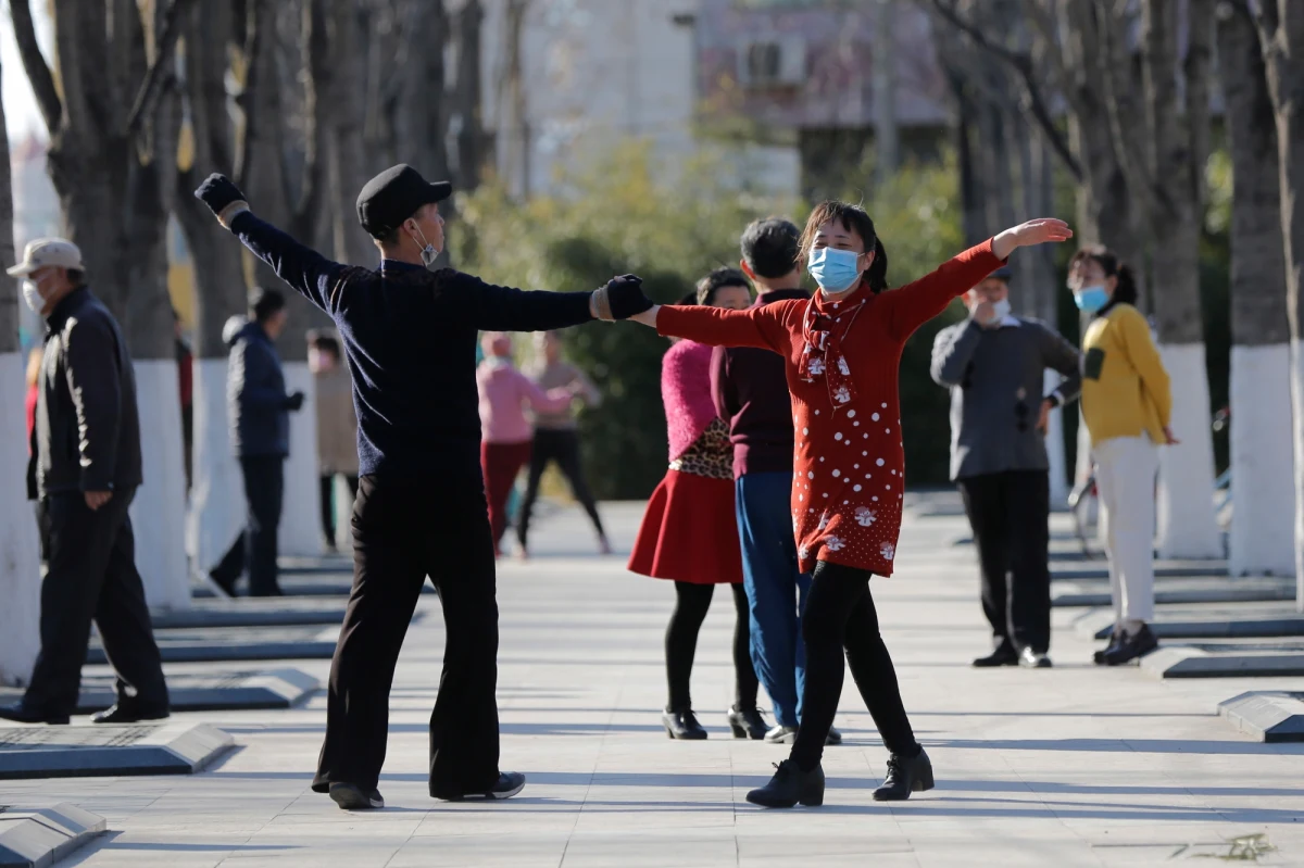 Dalszy spadek zachorowań na koronawirusa odnotowano w Wuhan w Chinach. Z kolei w Korei Południowej po raz pierwszy więcej pacjentów wyzdrowiało, niż zachorowało. 
Na świecie do piątku rano odnotowano ponad 135 tys. zakażeń oraz prawie 5 tys. zgonów – wynika z danych WHO.