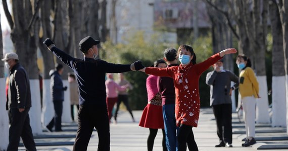 Dalszy spadek zachorowań na koronawirusa odnotowano w Wuhan w Chinach. Z kolei w Korei Południowej po raz pierwszy więcej pacjentów wyzdrowiało, niż zachorowało. 
Na świecie do piątku rano odnotowano ponad 135 tys. zakażeń oraz prawie 5 tys. zgonów – wynika z danych WHO.