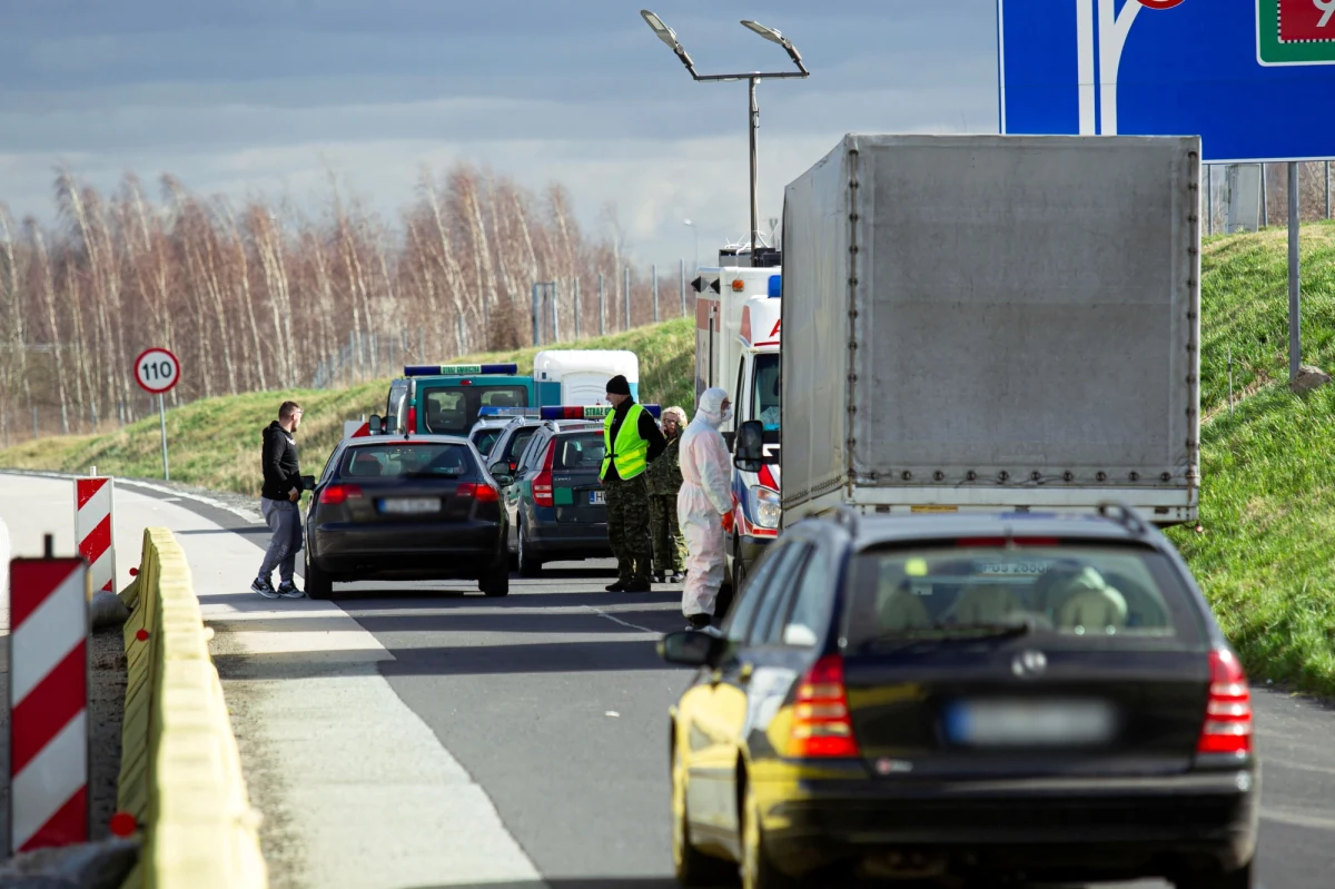 W czwartek na polskich granicach w związku zagrożeniem koronawirusem skontrolowano łącznie ponad 44 tys. osób - poinformowała rzeczniczka prasowa Straży Granicznej por. Agnieszka Golias. Od środy kontrole prowadzone są na wszystkich odcinkach granicy.