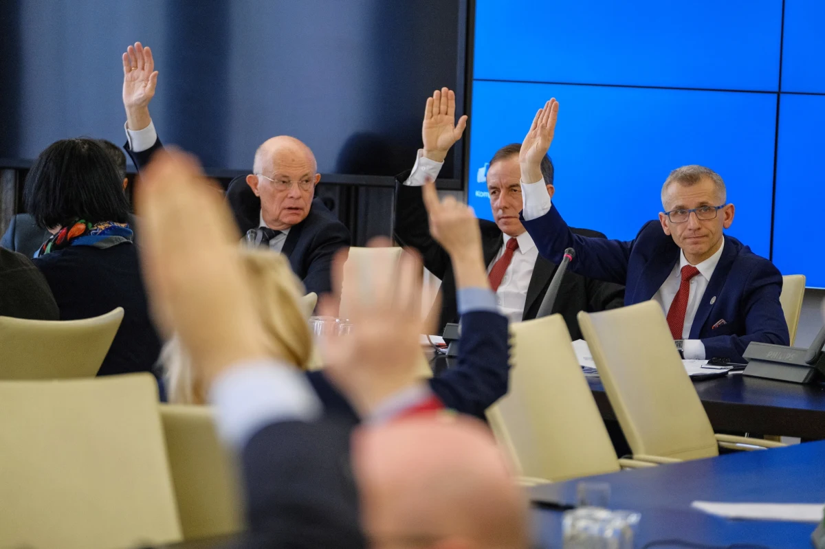 Senat odrzucił ustawę wprowadzającą opłaty cukrową i od "małpek”. Wniosek o odrzucenie ustawy złożyła Beata Małecka Libera (KO). PiS złożył wniosek o przyjęcie ustawy bez poprawek. Za odrzuceniem ustawy głosowało 45 senatorów, przeciw było 38, 1 wstrzymał się od głosu.