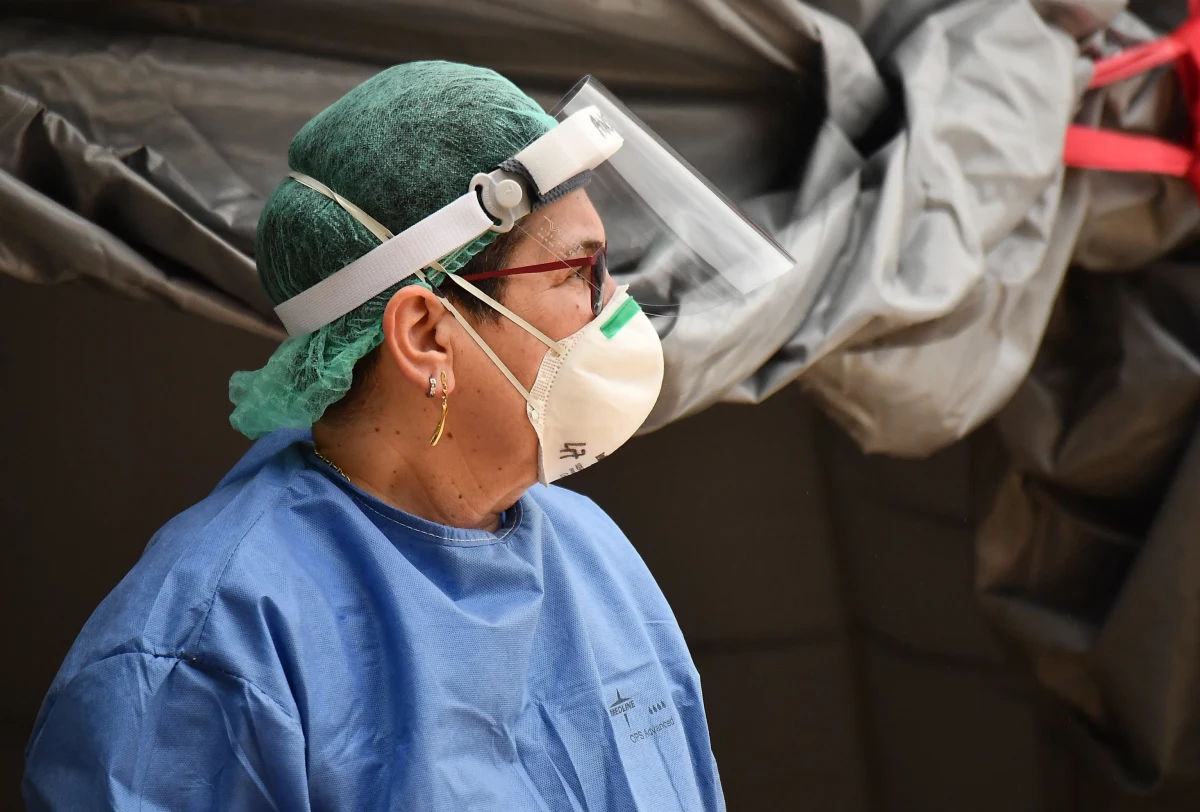 Bułgarski parlament w trybie pilnym przyjął nowelizację kodeksu karnego. Przewiduje ona karę do 5 lat więzienia i grzywny w wysokości od 10 tys. do 50 tys. lewów (ok. 22-110 tys. złotych) za naruszenie kwarantanny w warunkach pandemii lub stanu wyjątkowego.