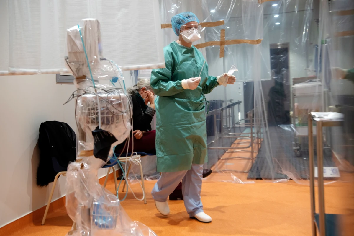 Francuski rząd poinformował, że w ciągu minionej doby liczba zmarłych wśród osób zakażonych koronawirusem wzrosła o 18 - do 79. Zarejestrowano blisko 800 nowych przypadków infekcji i liczba zakażonych we Francji wynosi łącznie 3661.