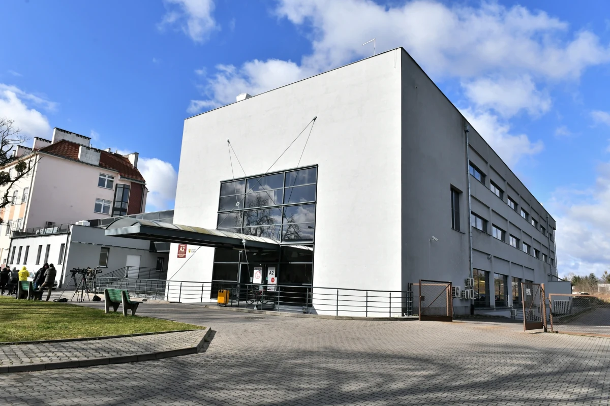 W Polsce zmarła druga osoba zakażona koronawirusem. Ofiara koronawirusa to 73-latek, która był hospitalizowany w Wojewódzkim Szpitalu Specjalistycznym im. J. Gromkowskiego we Wrocławiu. Stan mężczyzny od początku był określany jako ciężki.